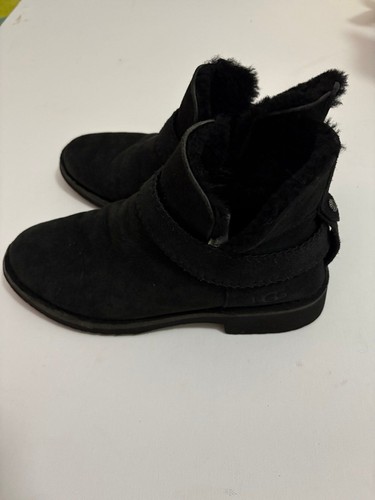 Uggs boots - uggs,