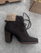 Splendidi stivali UGG Analise