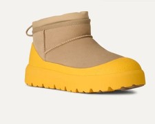 Stivali gialli nuovi con