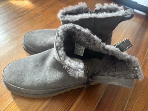 Grey ugg boots short - ugg,