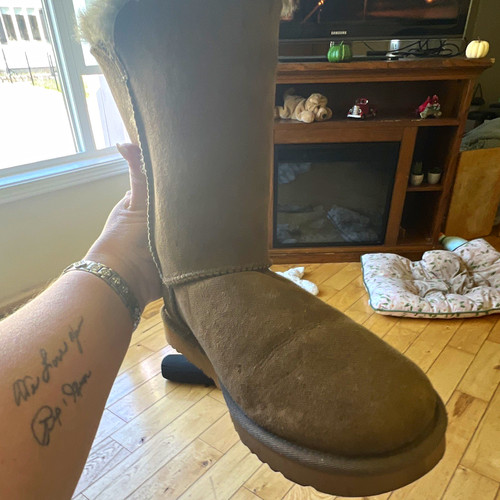 Uggs mid calf boot excellent - uggs-mid,
