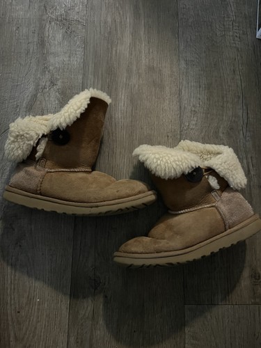 UGG