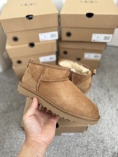 Stivali UGG Classic Ultra Mini